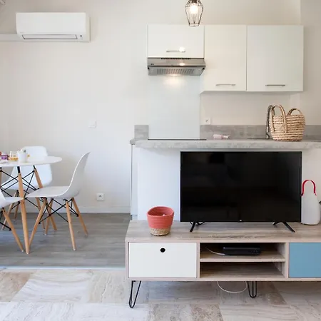 5min Train Station & Sea - Ac & Balcony