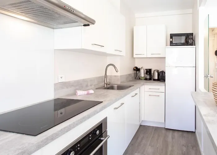 5min Train Station & Sea - Ac & Balcony * Antibes