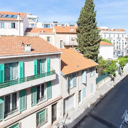 Apartment 5min Train Station & Sea - Ac & Balcony *