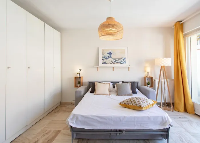 5min Train Station & Sea - Ac & Balcony *