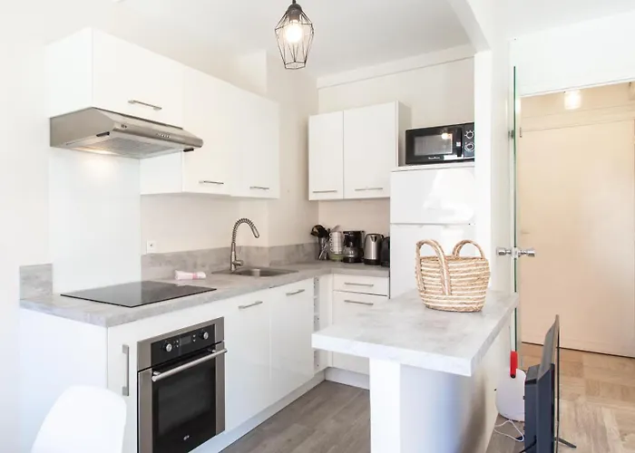 5min Train Station & Sea - Ac & Balcony *